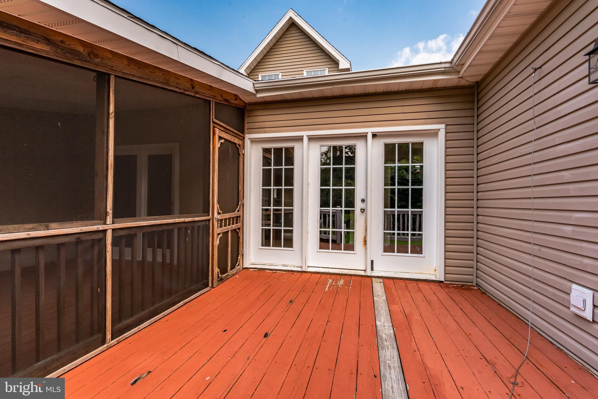 CAPTAIN'S COVE - Residential