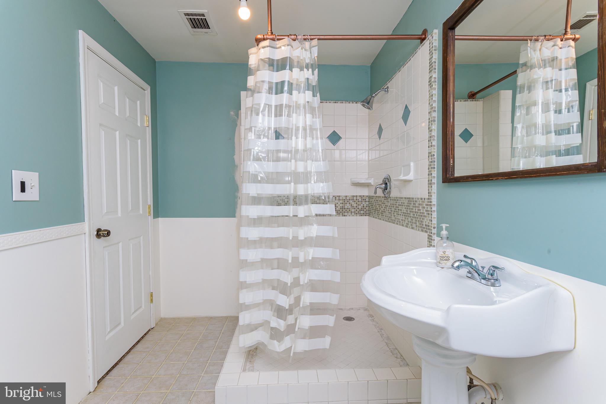 CAPTAIN'S COVE - Residential