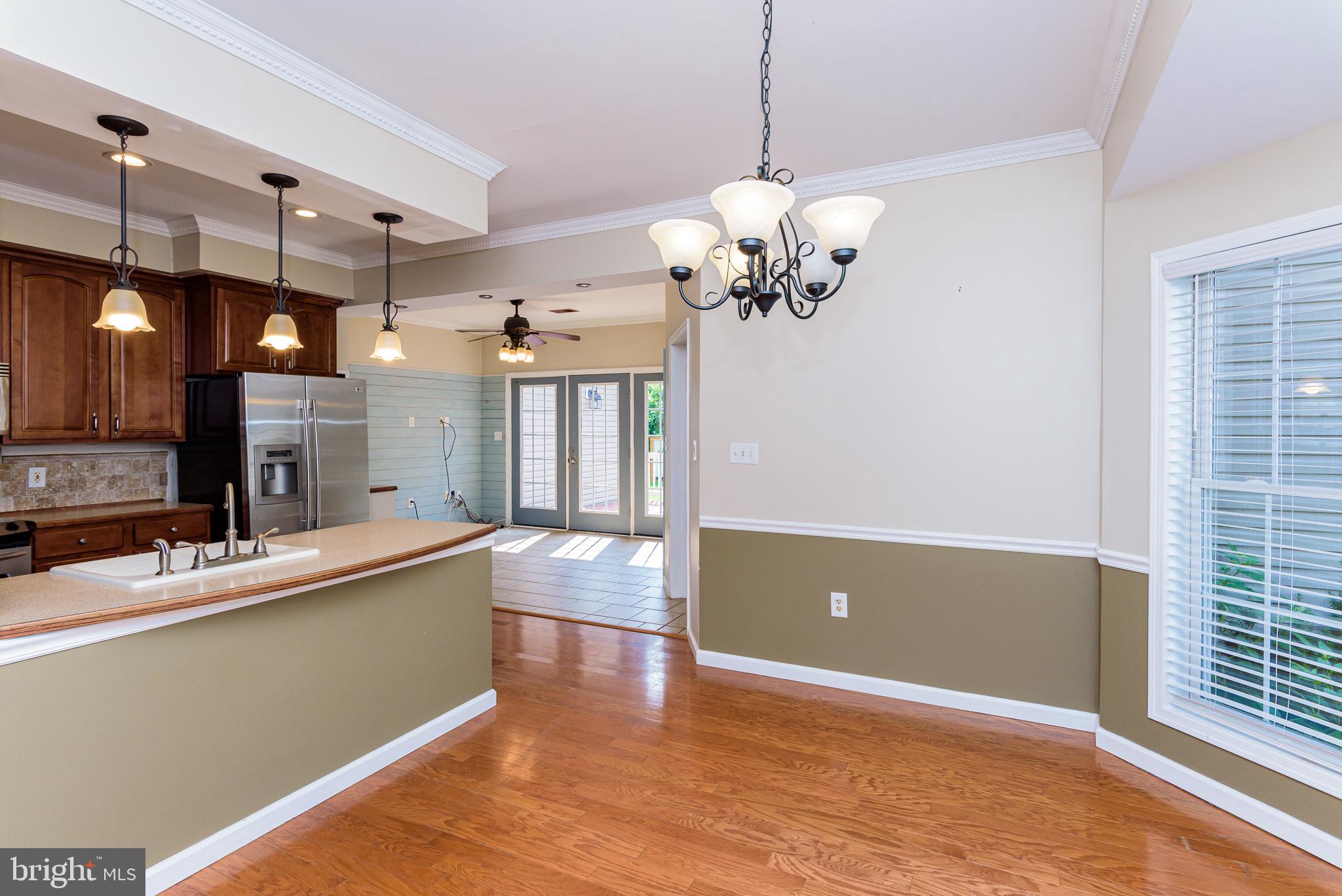 CAPTAIN'S COVE - Residential