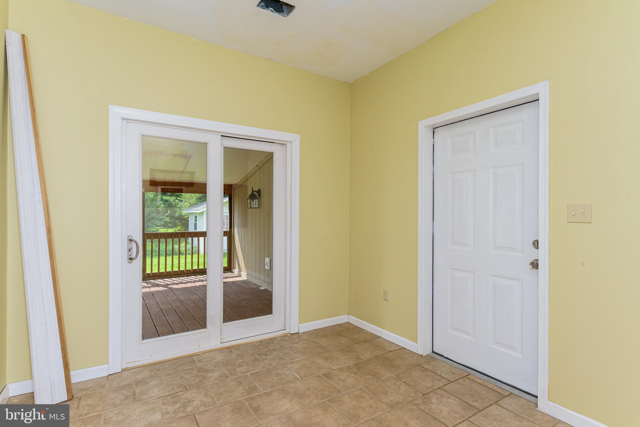 CAPTAIN'S COVE - Residential