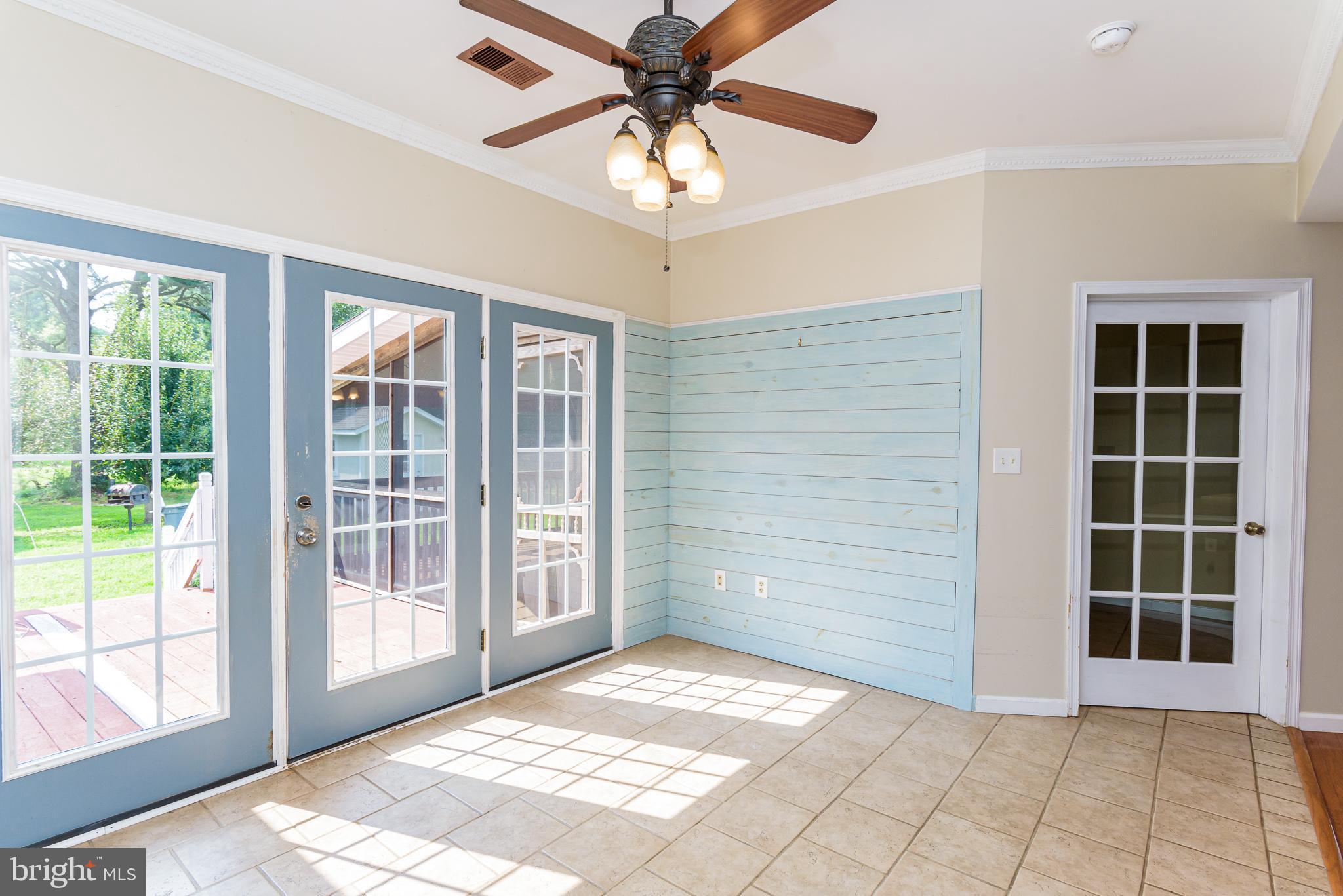 CAPTAIN'S COVE - Residential