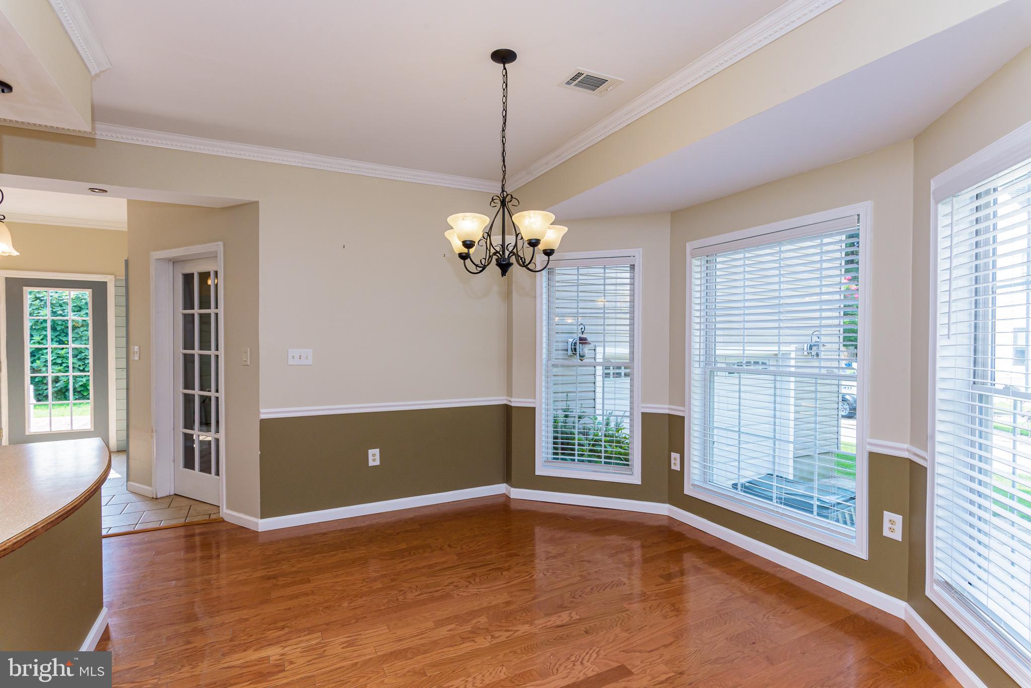 CAPTAIN'S COVE - Residential