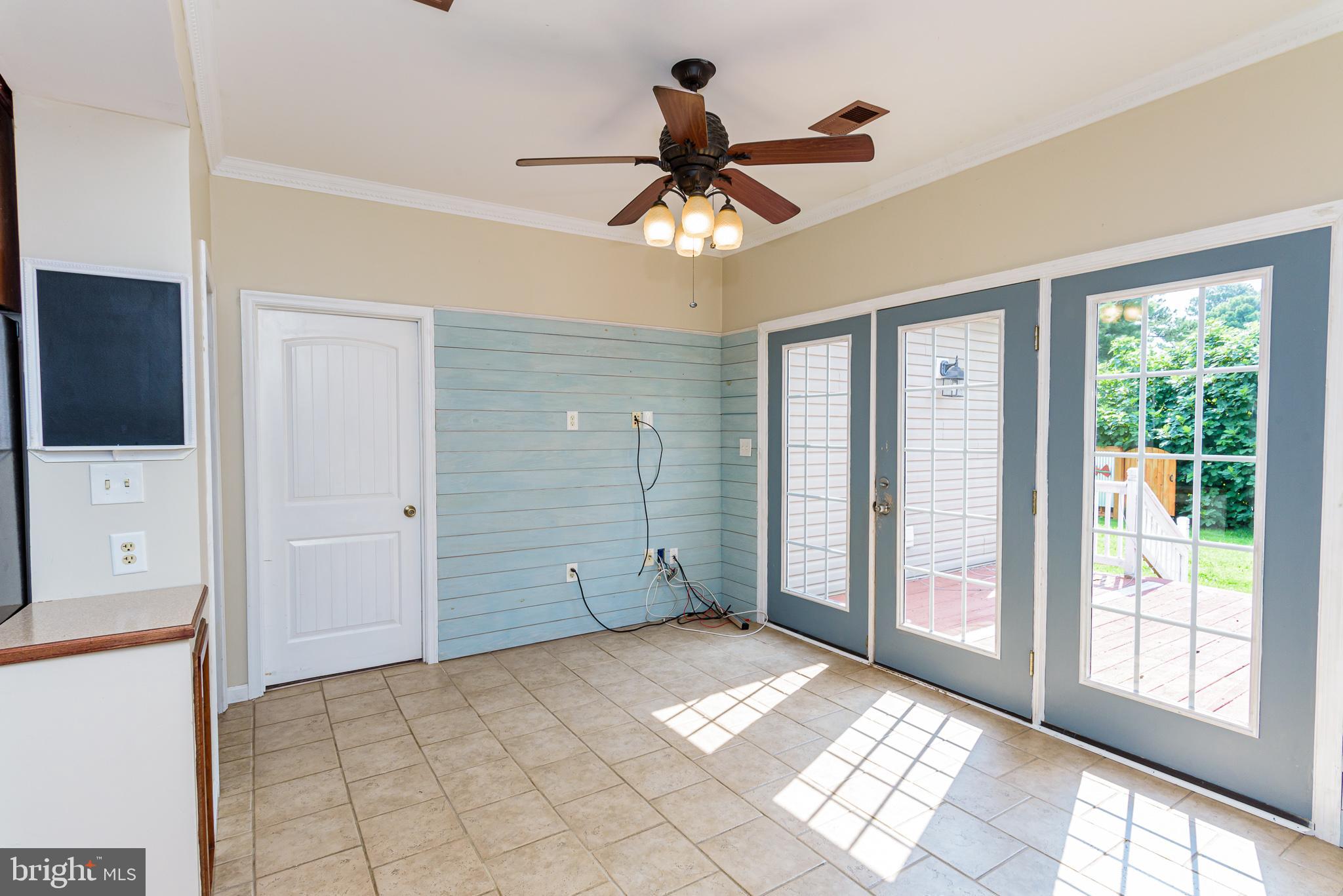 CAPTAIN'S COVE - Residential