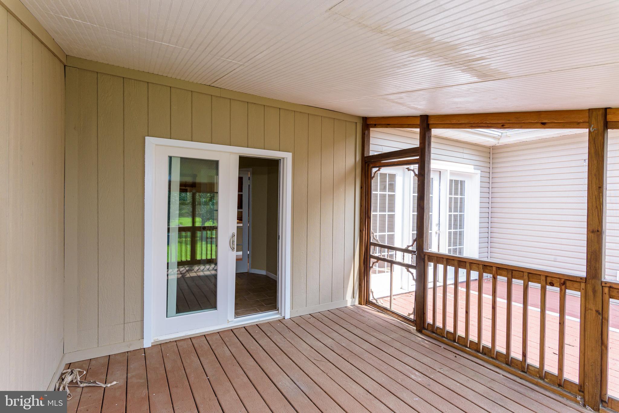 CAPTAIN'S COVE - Residential