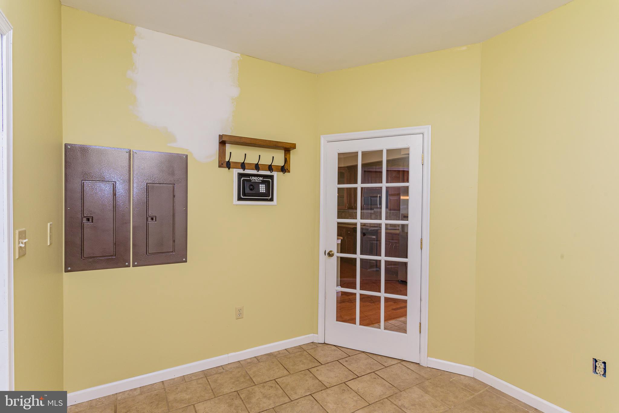 CAPTAIN'S COVE - Residential