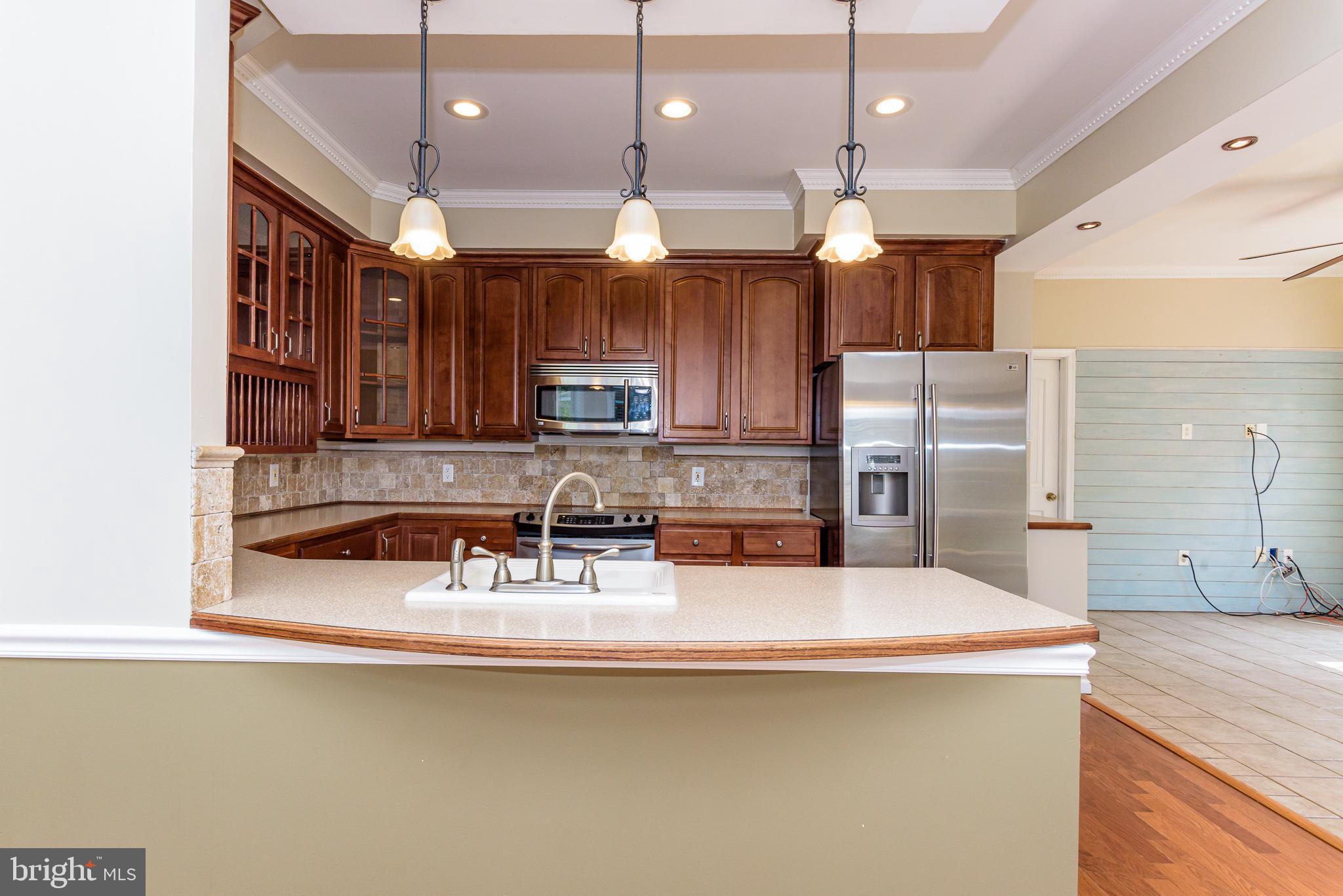 CAPTAIN'S COVE - Residential