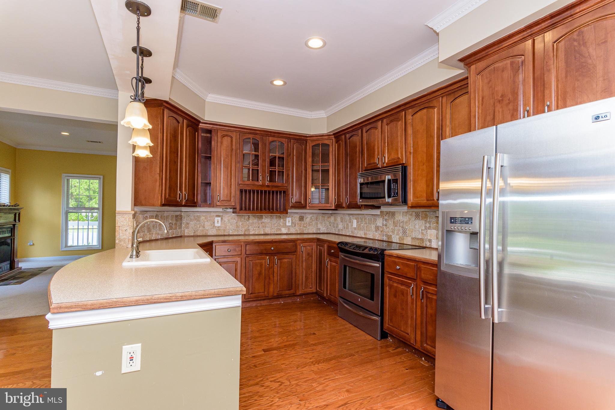 CAPTAIN'S COVE - Residential