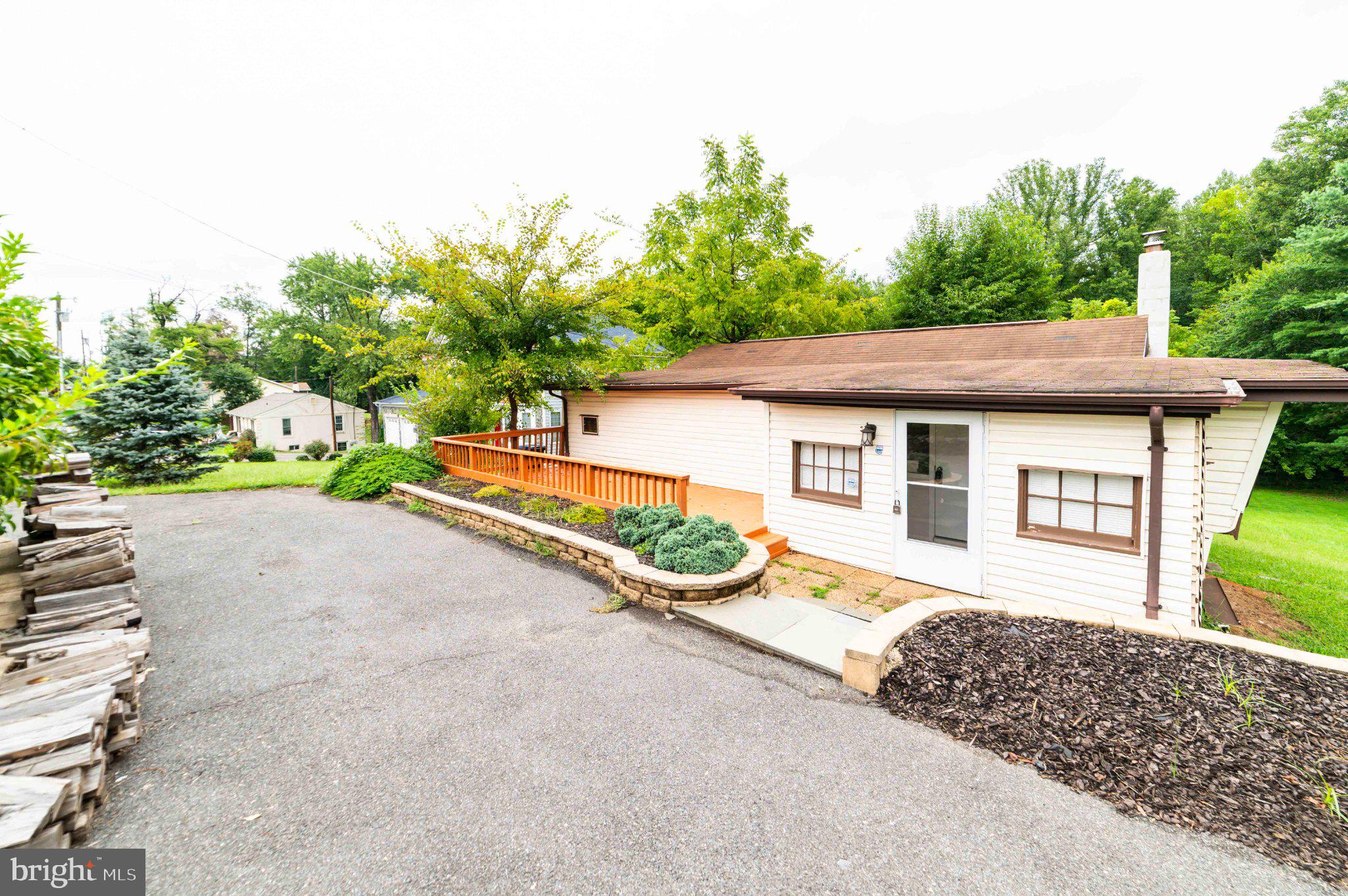 8107 MAPLEWOOD DRIVE