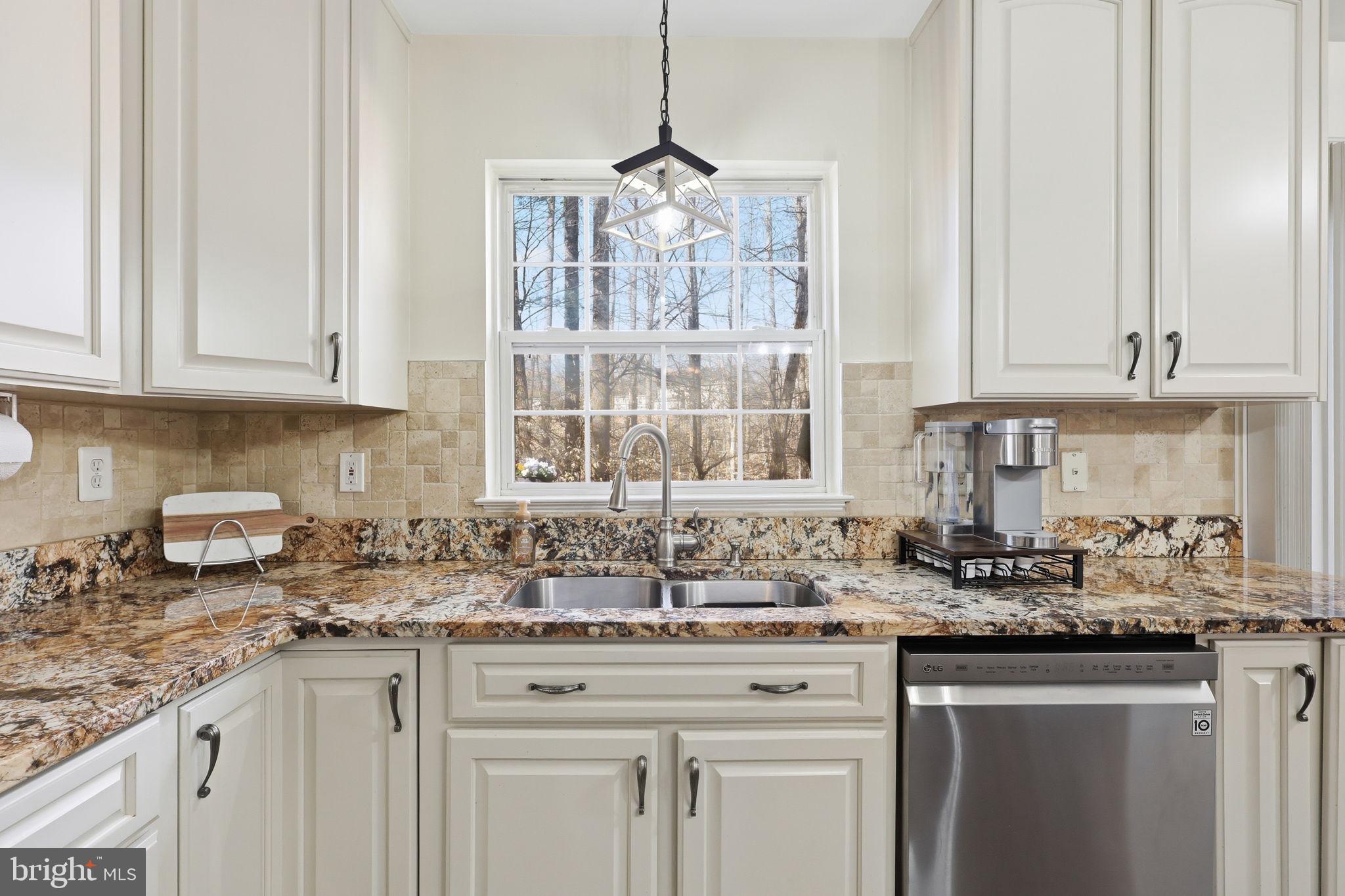 11 SILVERTHORN COURT