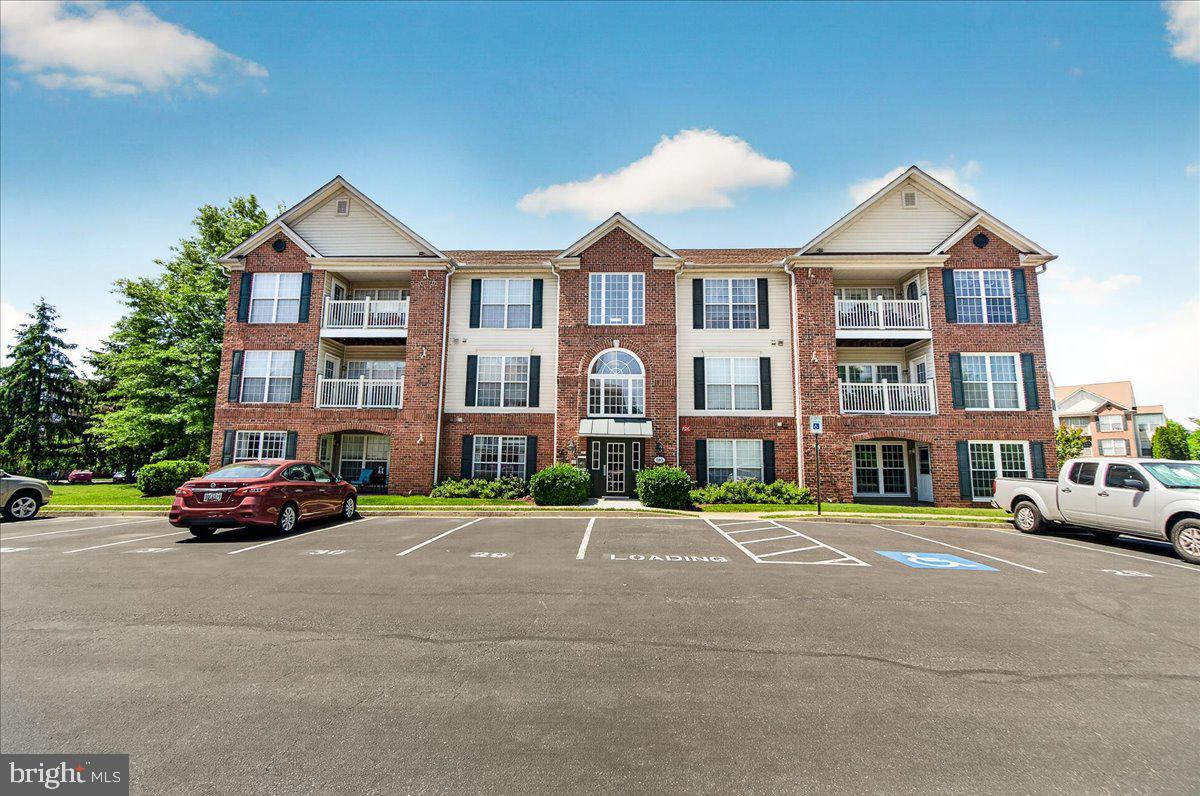 BALLENGER CREEK CENTER POND - Residential