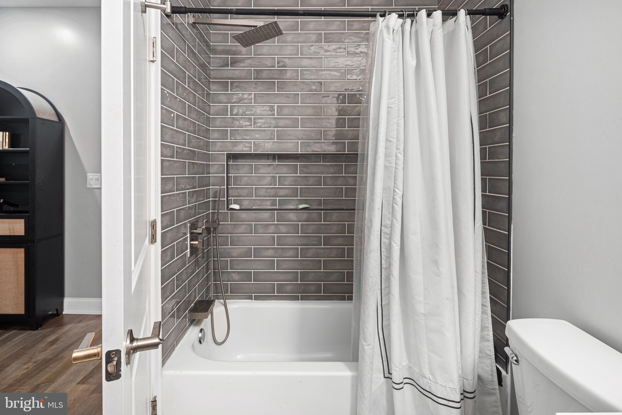 POINT BREEZE - Residential