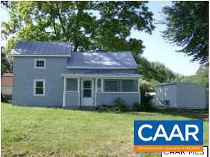 Charming 1 bedroom house with loft within walking distance of downtown Gordonsville.  Large lot, shed.  Application required.