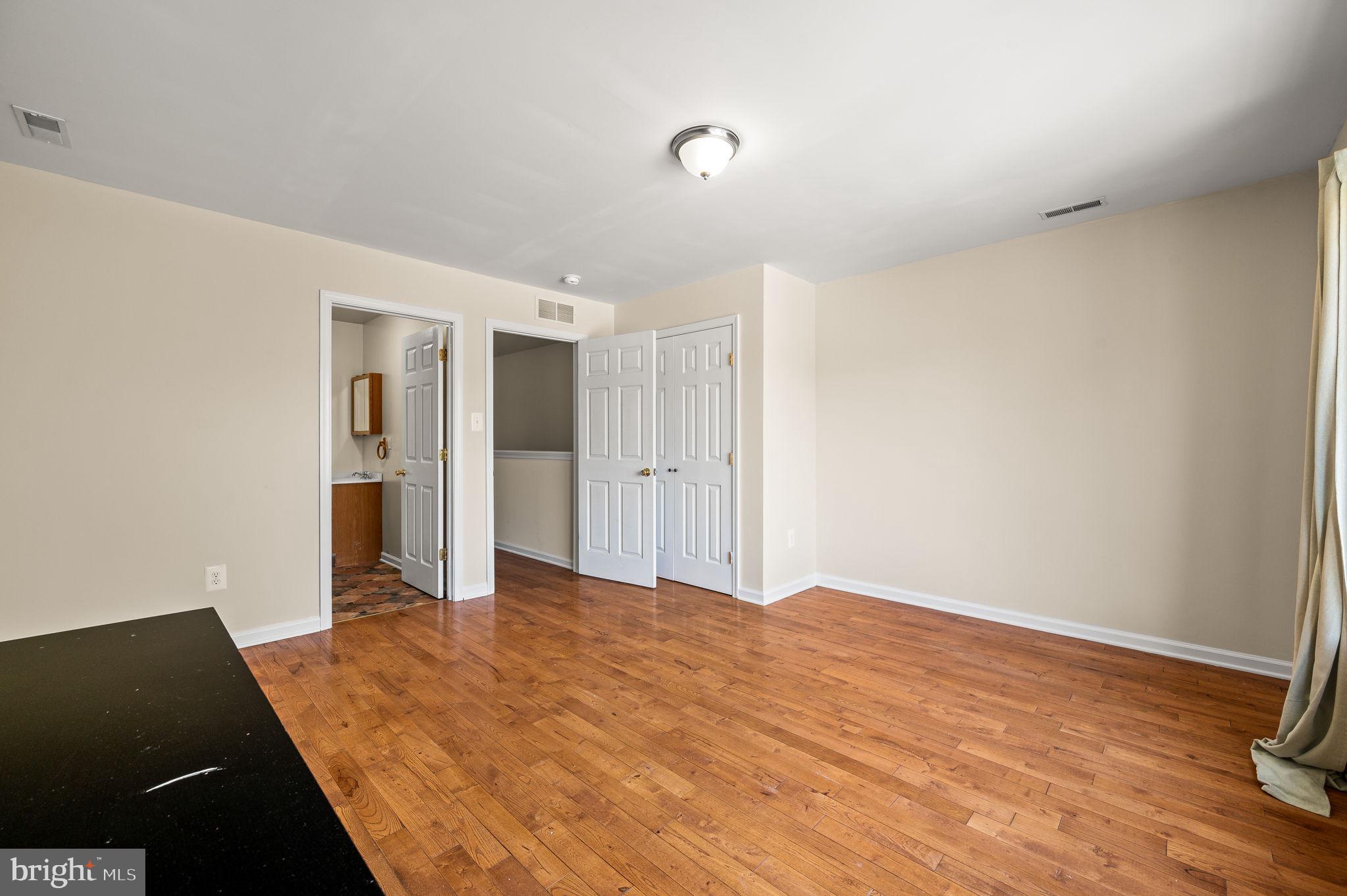 UNIVERSITY CITY - Residential Lease