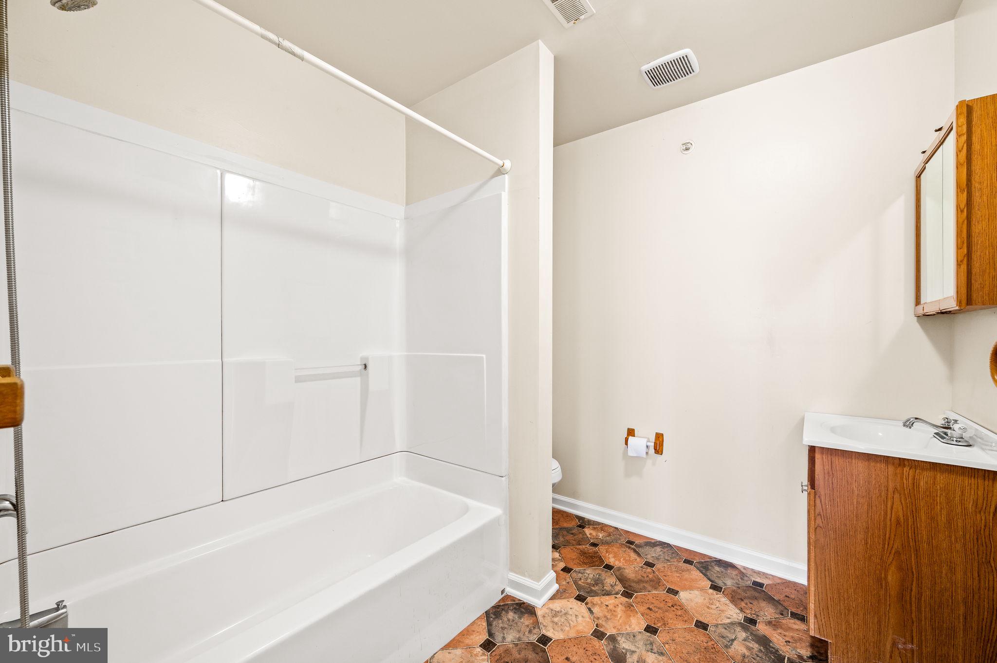 UNIVERSITY CITY - Residential Lease