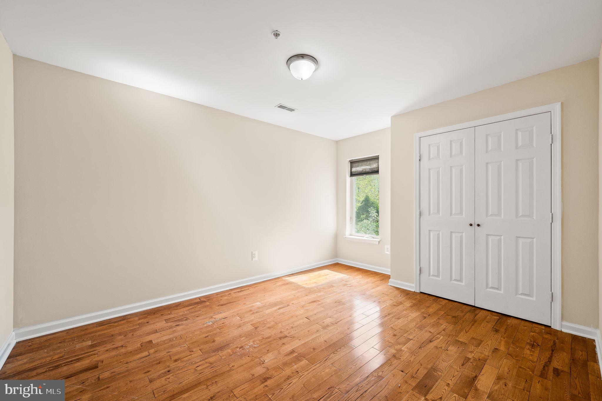 UNIVERSITY CITY - Residential Lease