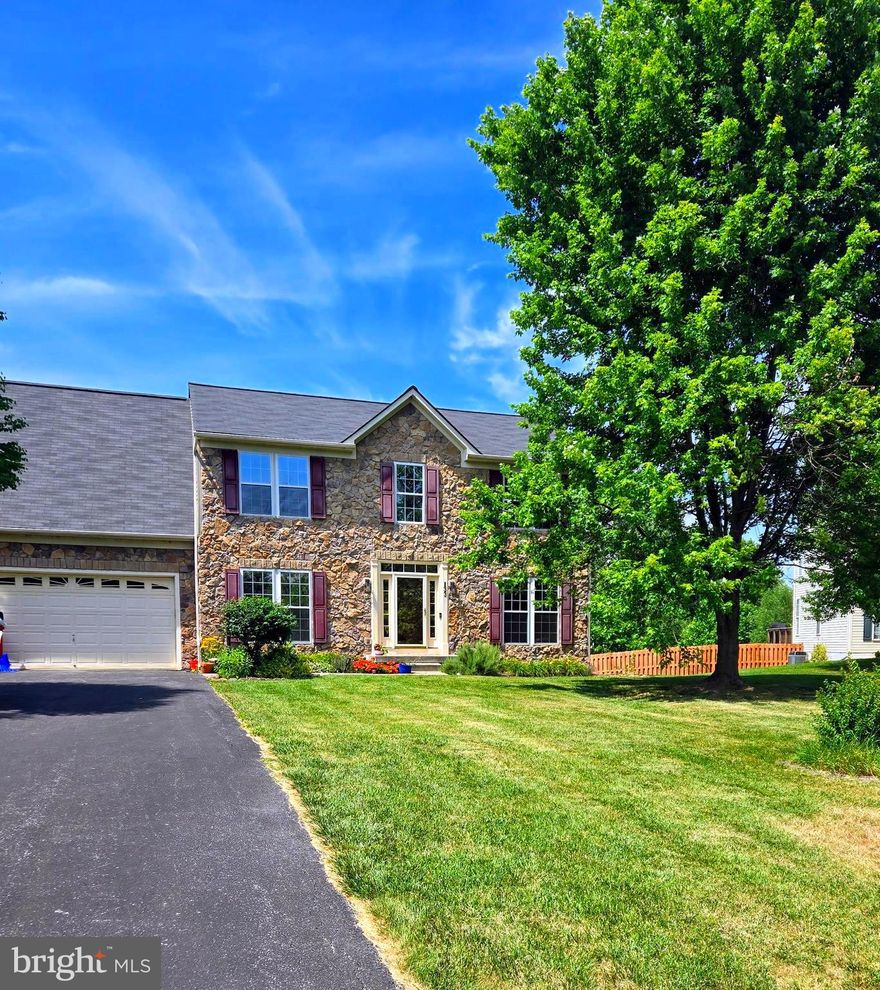 This Colonial stone front 4 BR, 3 and 1/2 bath is in desirable Breckenridge Subdivision.  This is a traditional floor plan. Spacious MB has His and Her closets.
Has a fenced in back yard and large screened in deck for entertaining.   $2700/mo & $2700 security.  Move in date will be August 1st. Case by case for pets with a pet deposit. Application fee is $40.00 on Greentree's website. Owner requesting good credit only!!