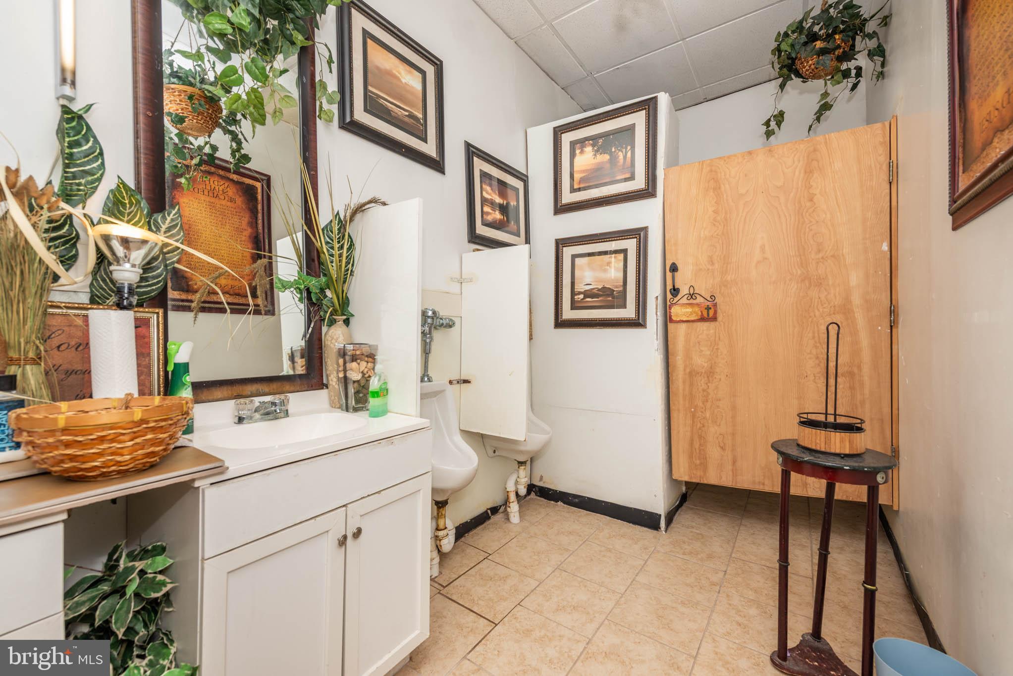 WASHINGTON VILLAGE - Commercial Sale