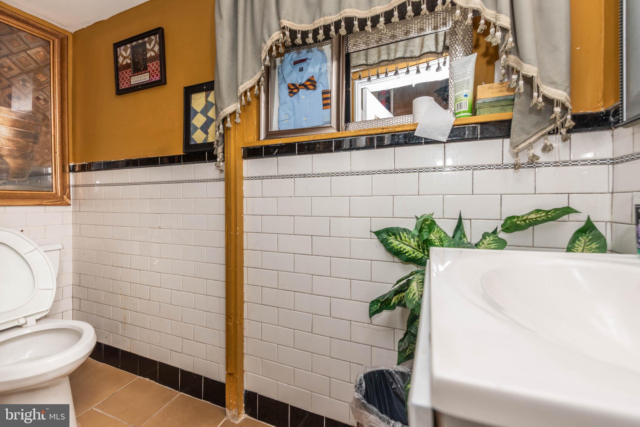 WASHINGTON VILLAGE - Commercial Sale