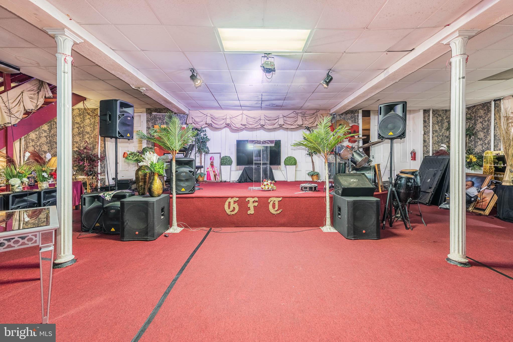 WASHINGTON VILLAGE - Commercial Sale