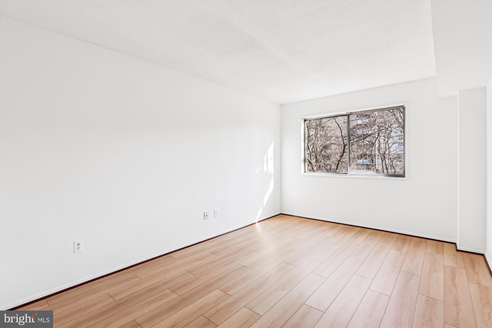 PRESIDENTIAL TOWERS - Residential