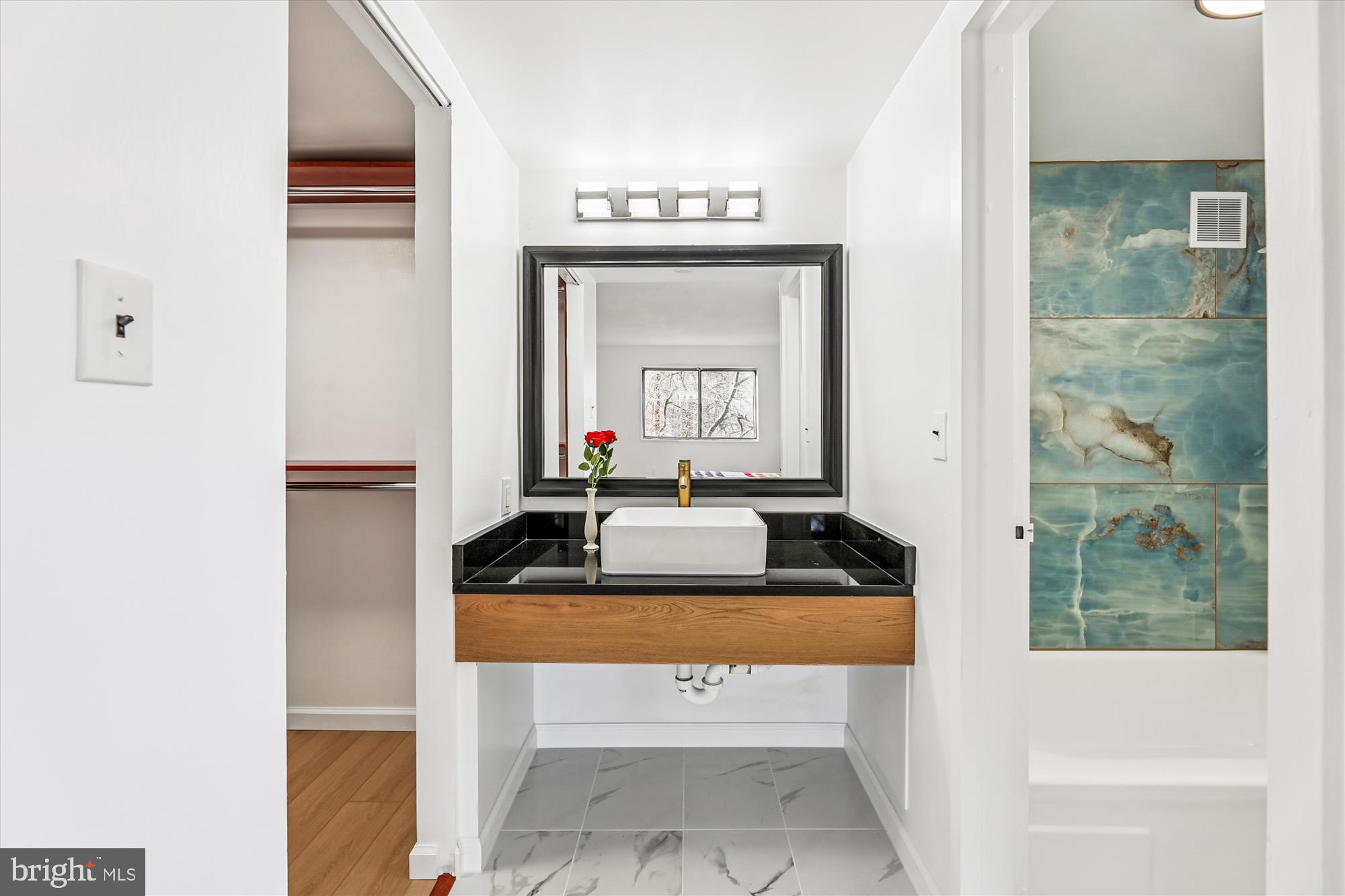 PRESIDENTIAL TOWERS - Residential