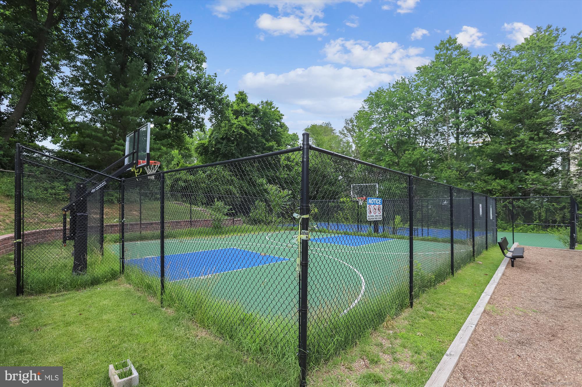 PRESIDENTIAL TOWERS - Residential