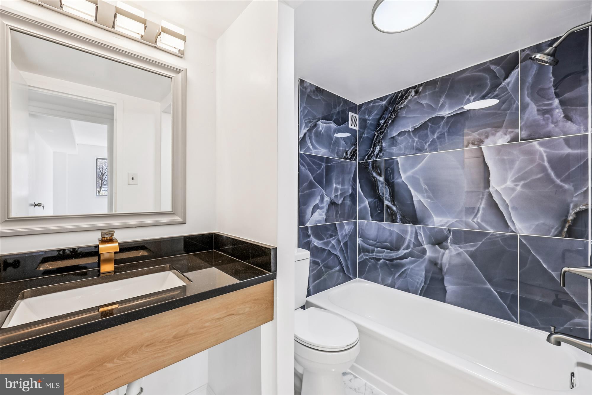 PRESIDENTIAL TOWERS - Residential