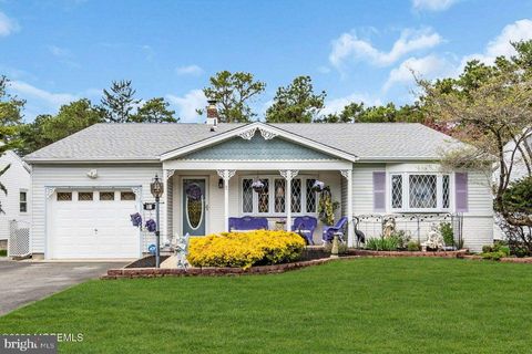 Homes For Sale - 17 Sheepshead Drive<br/> TOMS RIVER, NJ 08757