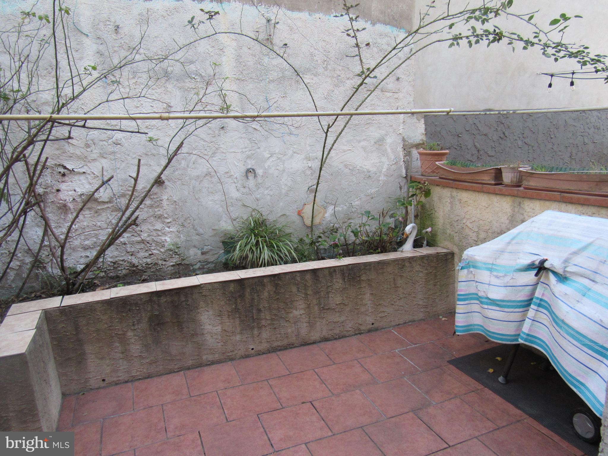 ITALIAN MARKET - Residential