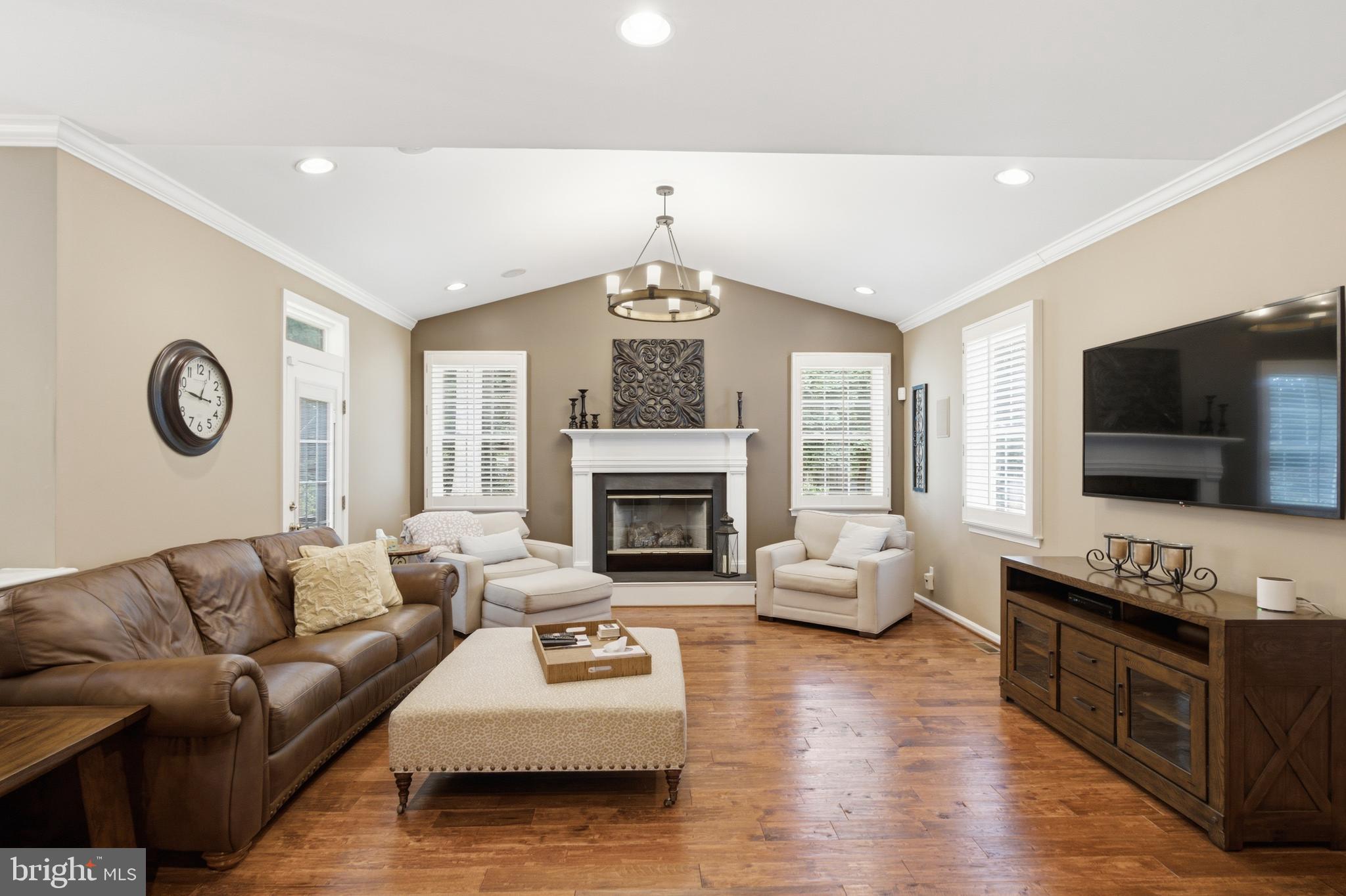 Welcome to 661 St. Matthews Road a meticulously updated custom home s – image 12