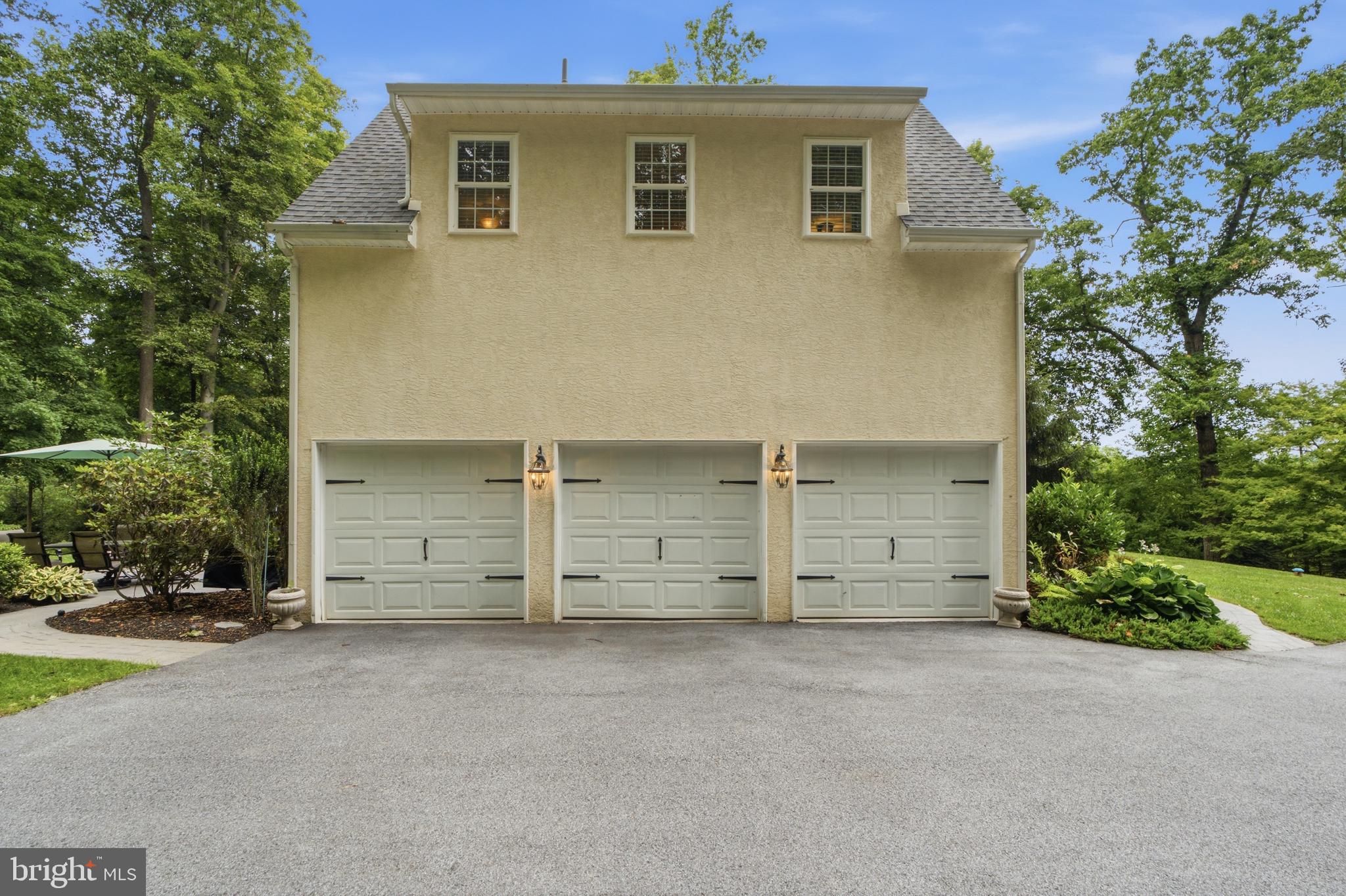 Welcome to 661 St. Matthews Road a meticulously updated custom home s – image 47