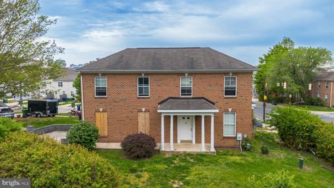 Townhouse For Sale - 605 N Fremont Avenue<br/> BALTIMORE, MD 21201