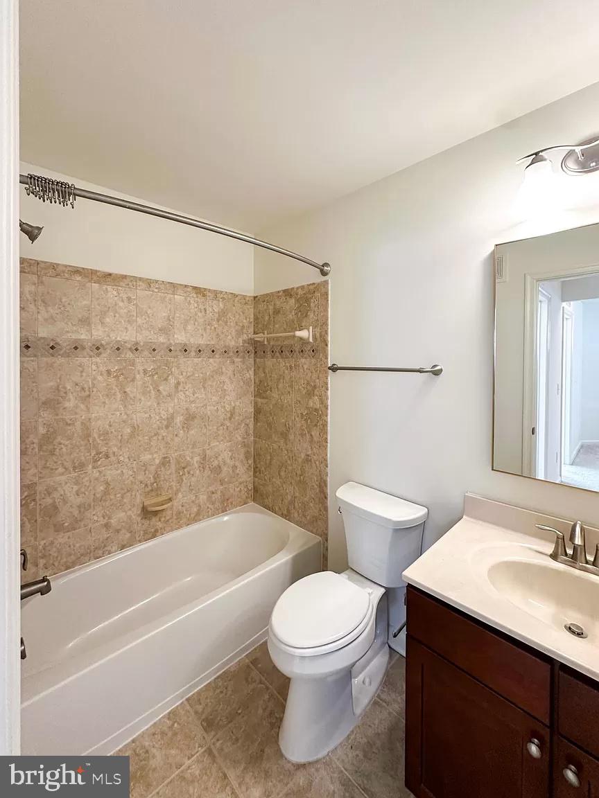 CASCADES PLACE CONDOMINIUM - Residential Lease