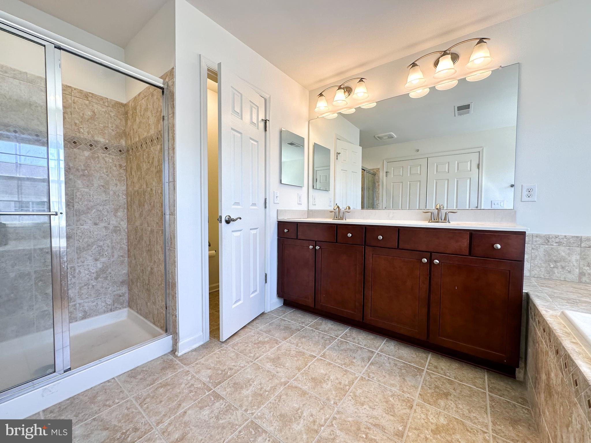 CASCADES PLACE CONDOMINIUM - Residential Lease