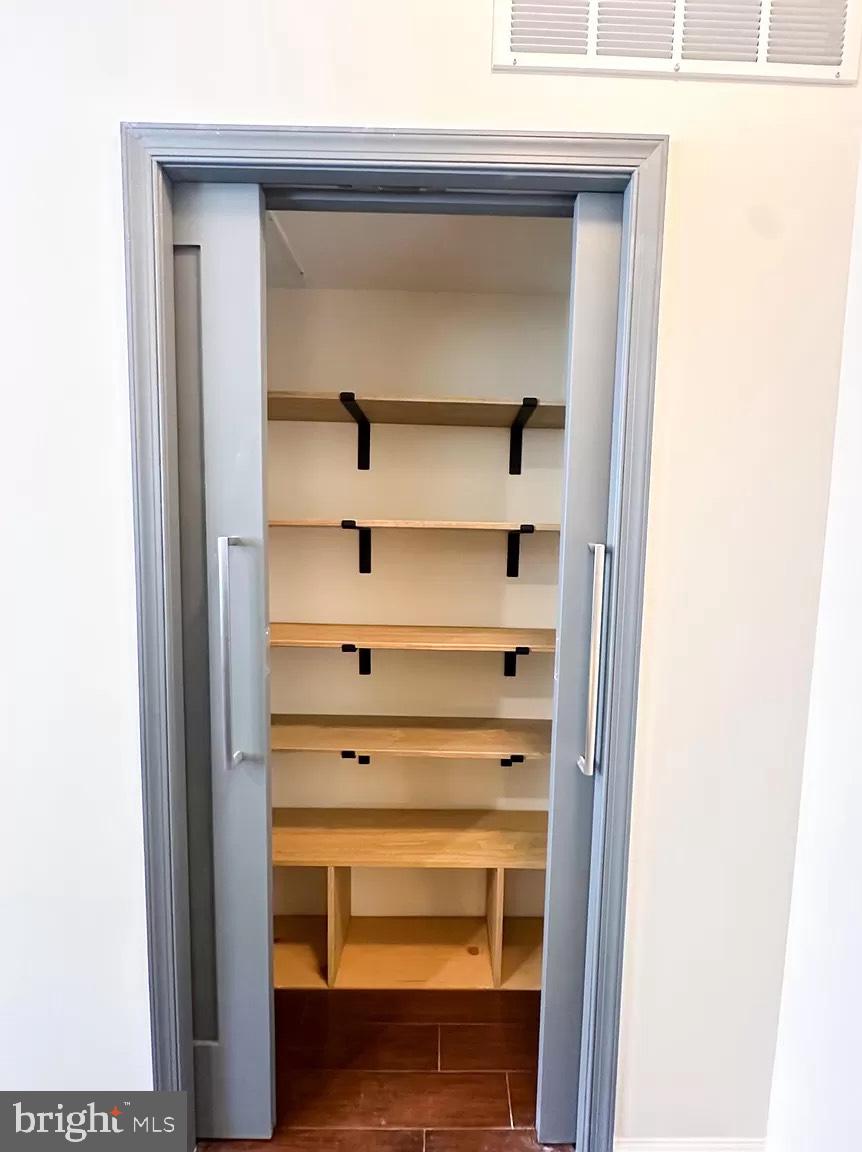 CASCADES PLACE CONDOMINIUM - Residential Lease