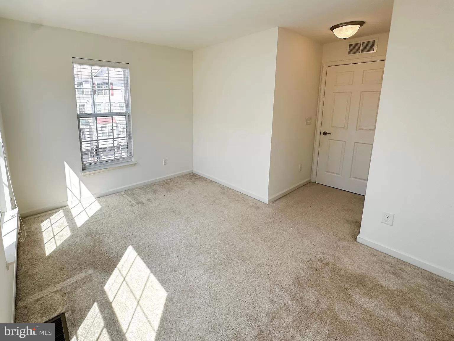 CASCADES PLACE CONDOMINIUM - Residential Lease