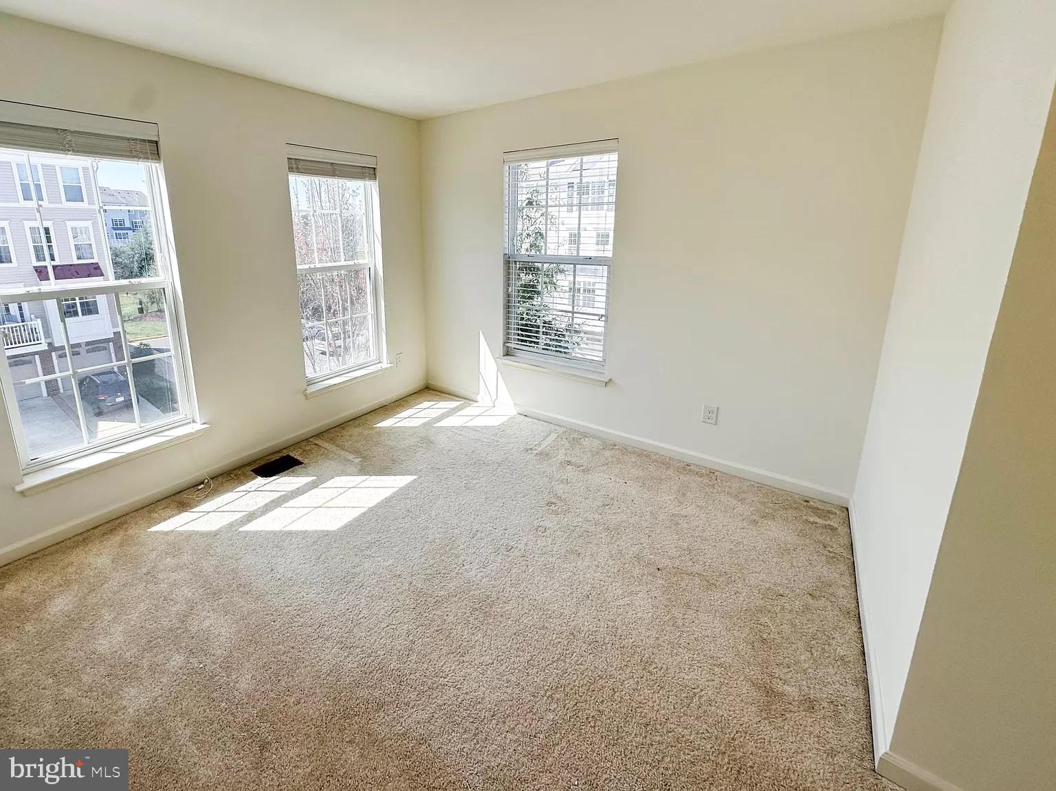 CASCADES PLACE CONDOMINIUM - Residential Lease