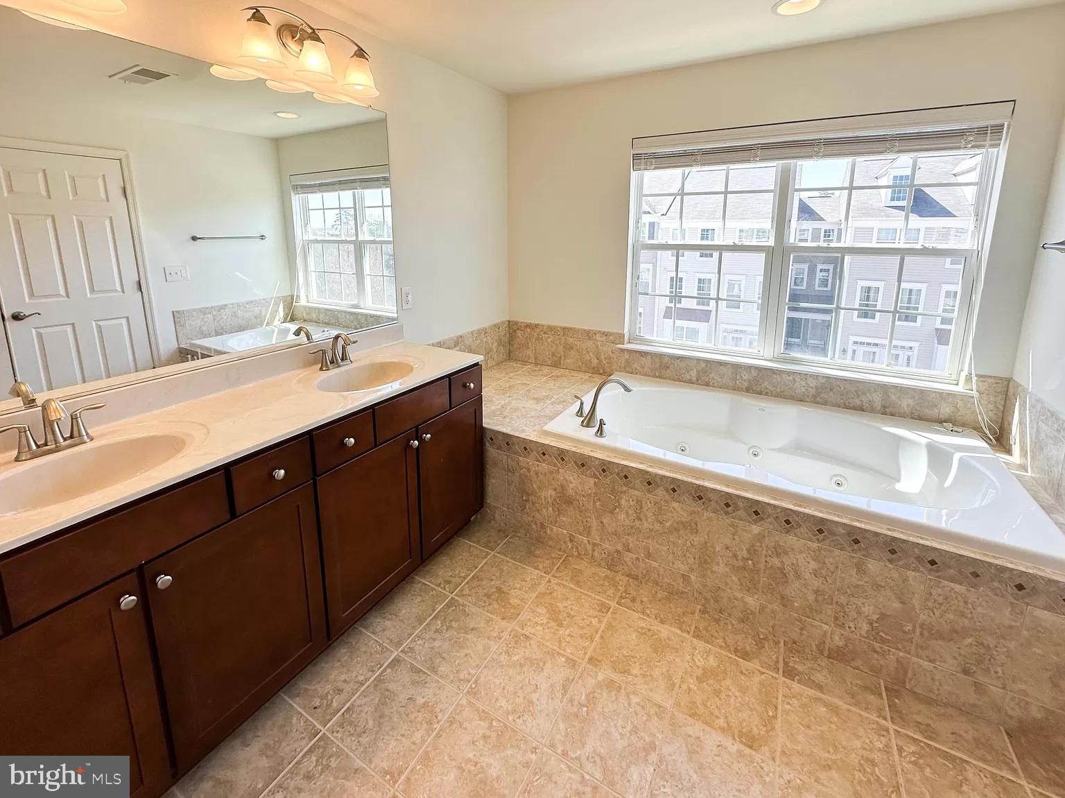 CASCADES PLACE CONDOMINIUM - Residential Lease