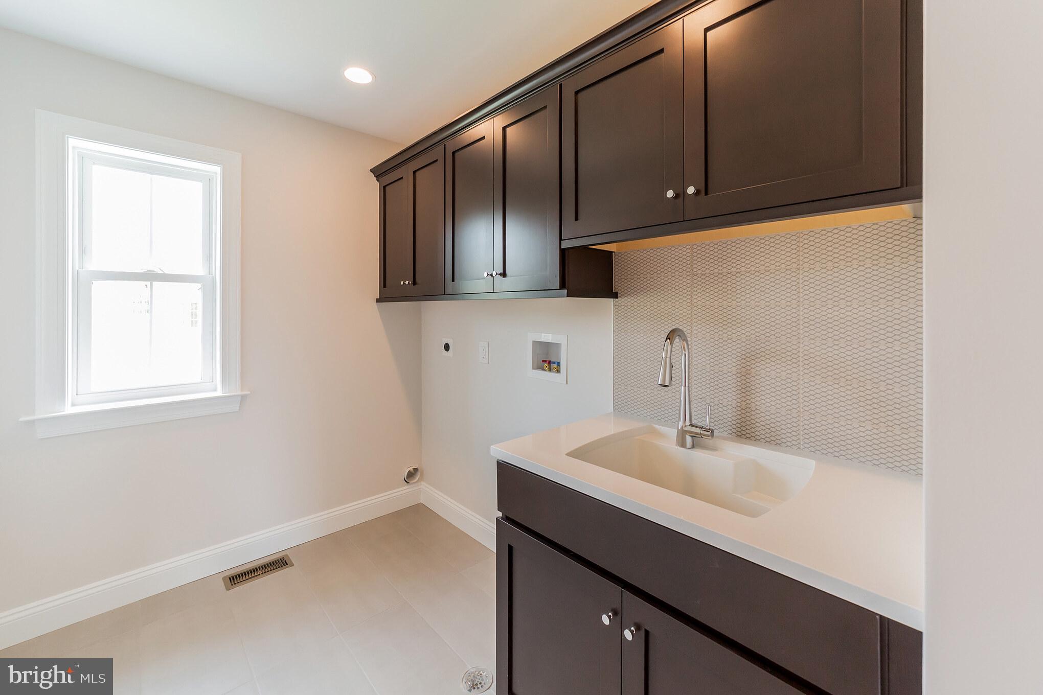 PLYMOUTH VALLEY ESTATES - Residential