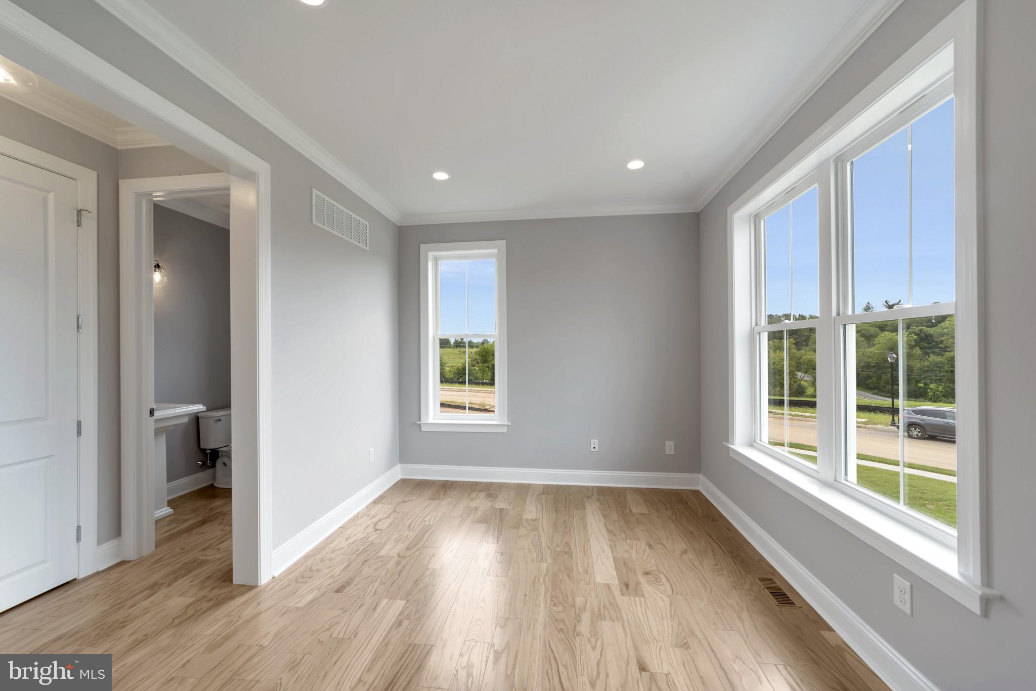 PLYMOUTH VALLEY ESTATES - Residential