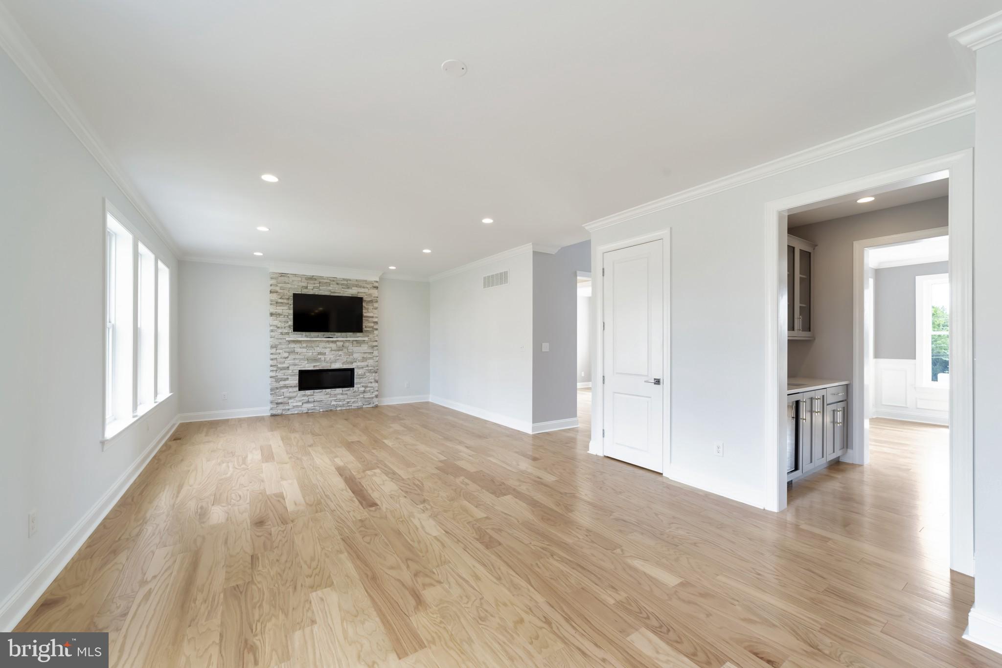 PLYMOUTH VALLEY ESTATES - Residential