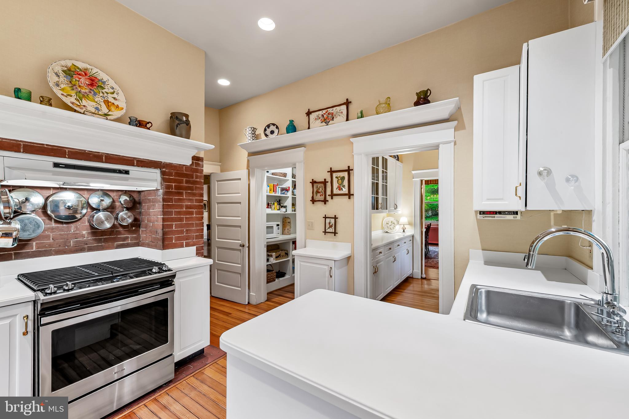 ROLAND PARK - Residential