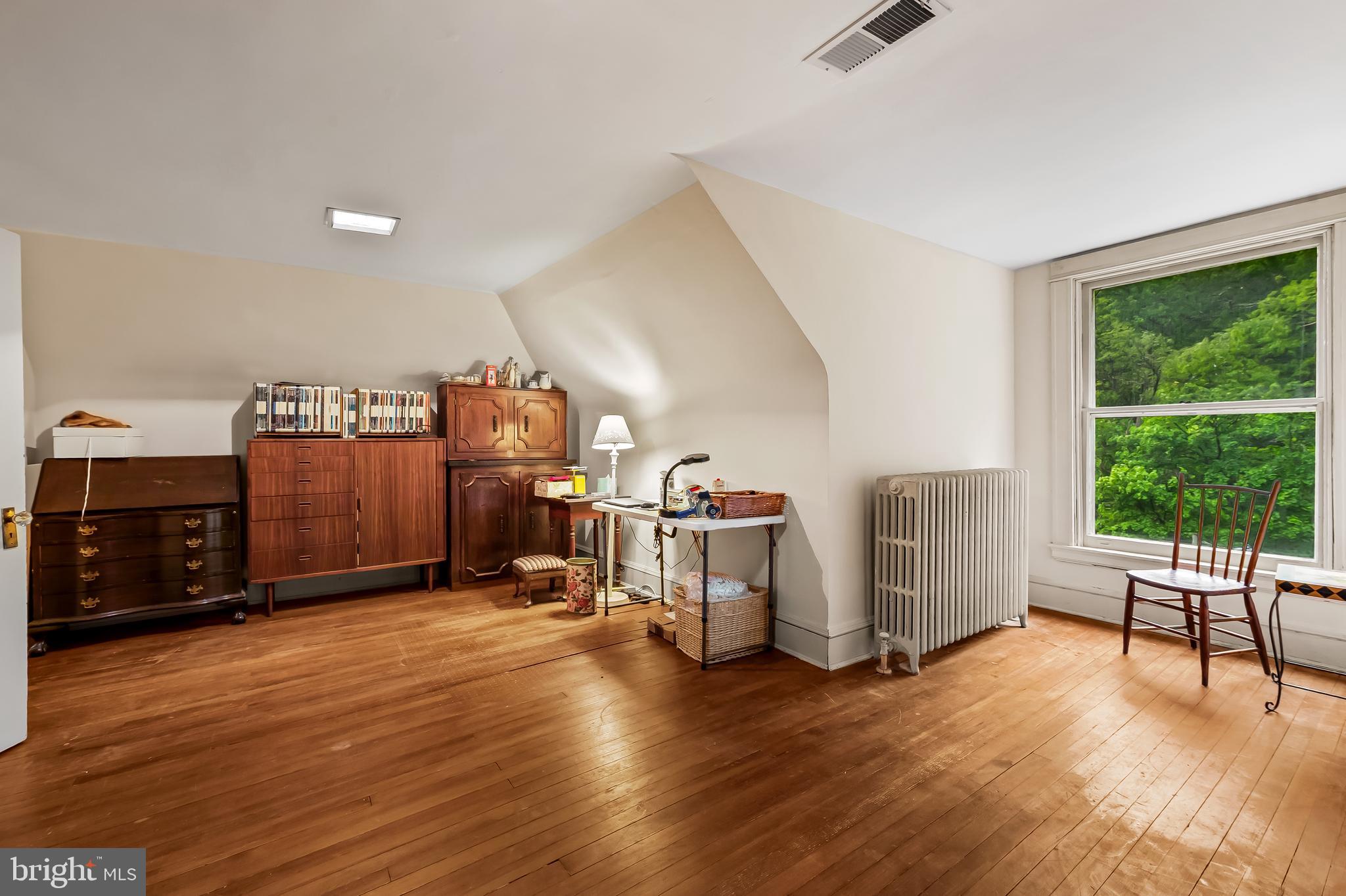 ROLAND PARK - Residential