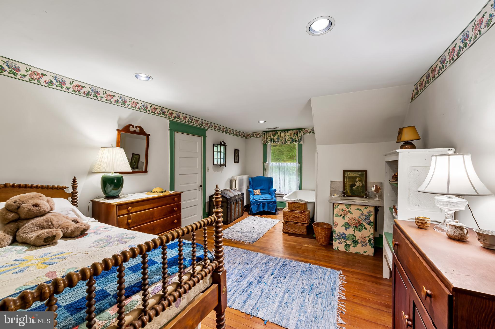ROLAND PARK - Residential