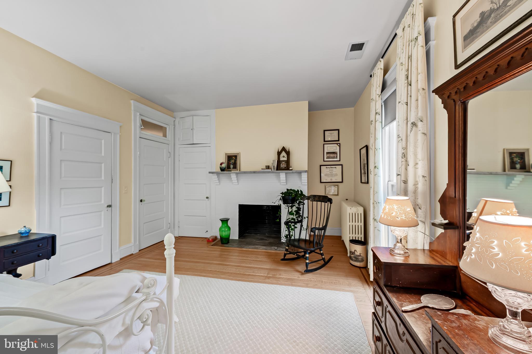 ROLAND PARK - Residential