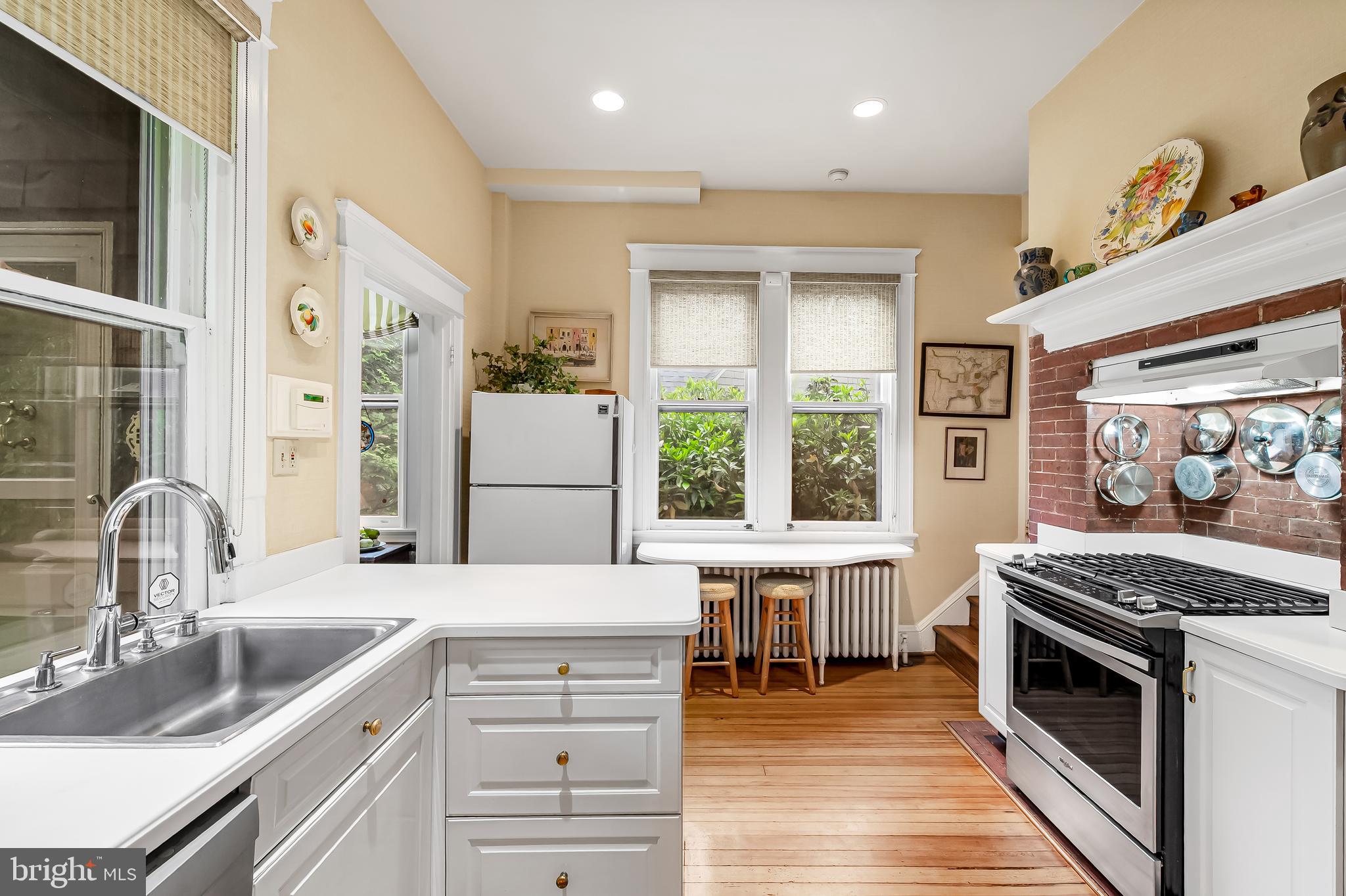 ROLAND PARK - Residential