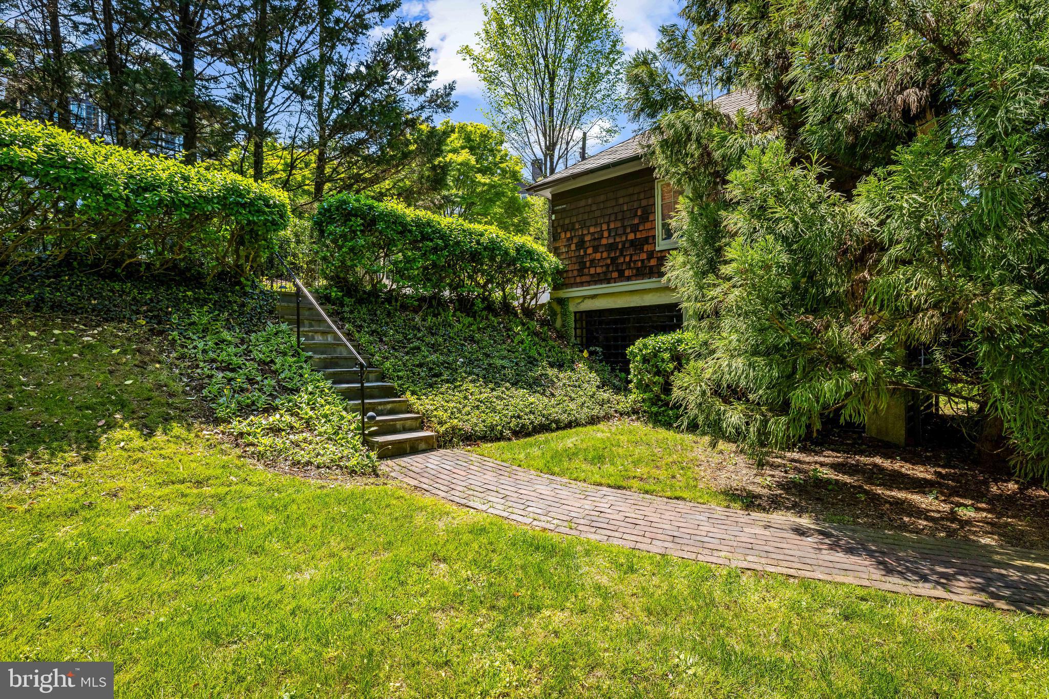 ROLAND PARK - Residential