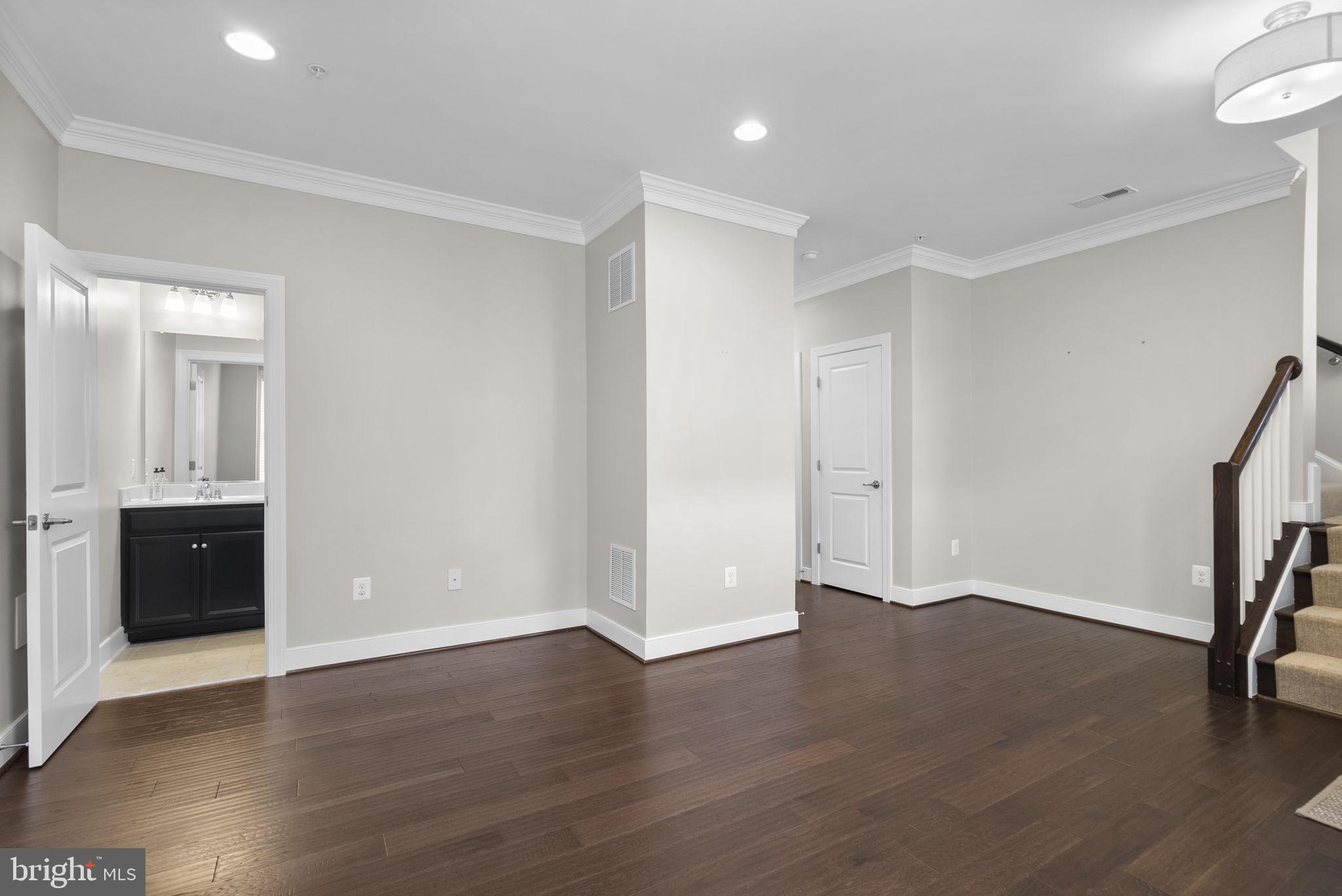 CROWN FARM - Residential