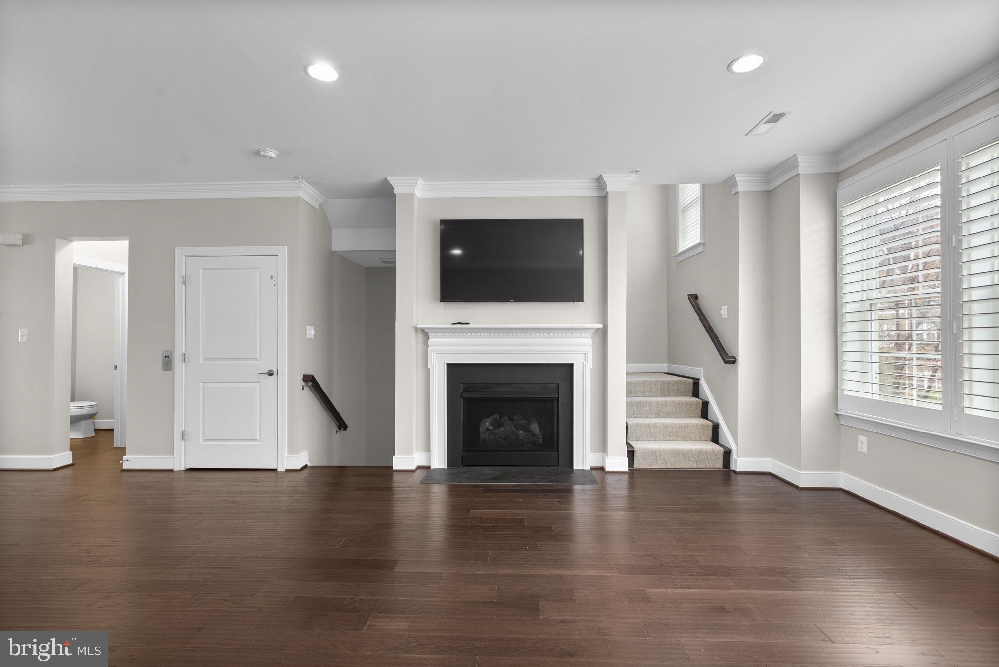 CROWN FARM - Residential