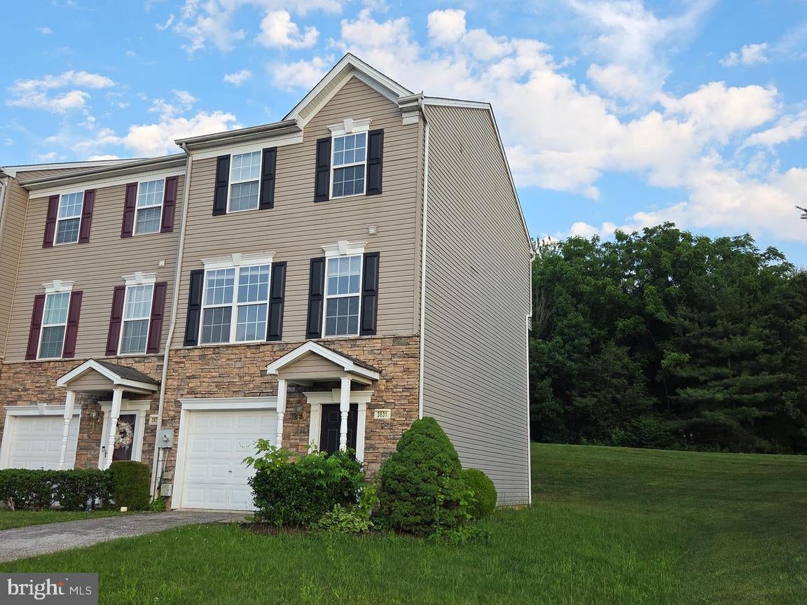 3831 ARMORY LANE 3831